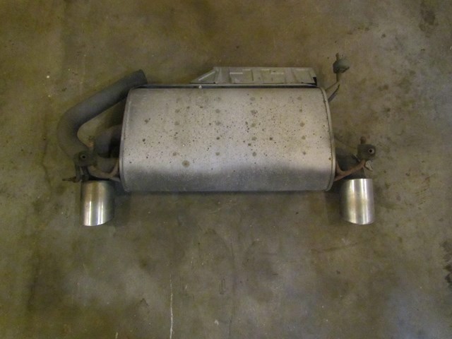 2005 Nissan 350Z Convertible Exhaust Muffler. See Pctures