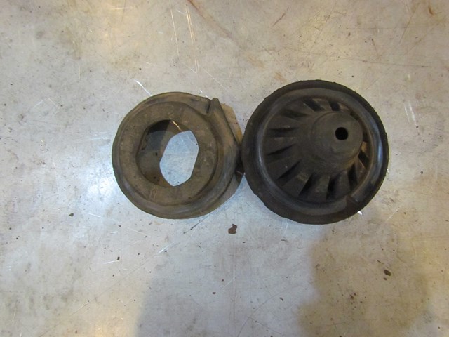 2005 Nissan 350Z Convertible RH Rear Spring Bushings 