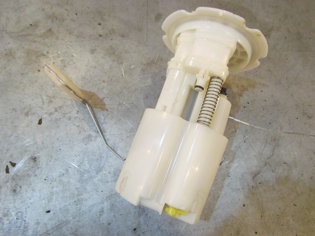 2005 Nissan 350Z Convertible Fuel Pump Assembly 17040 CD010