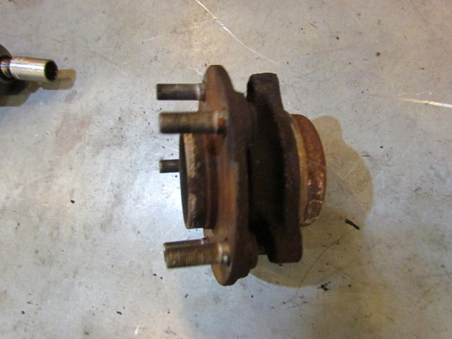 2005 Nissan 350Z RH Front Hub And Wheel Bearing 