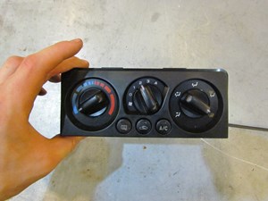 2003 Subaru Baja Climate Control Switches