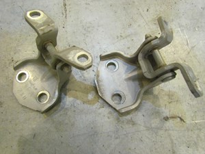 2003 Subaru Baja Front RH Door Hinges