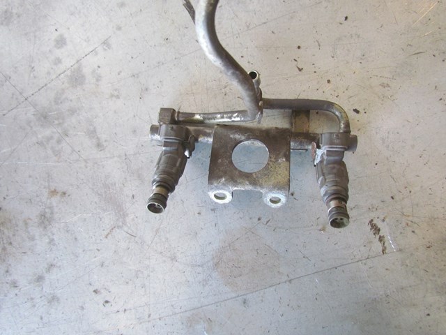 2003 Subaru Baja LH Fuel Rail With Injectors