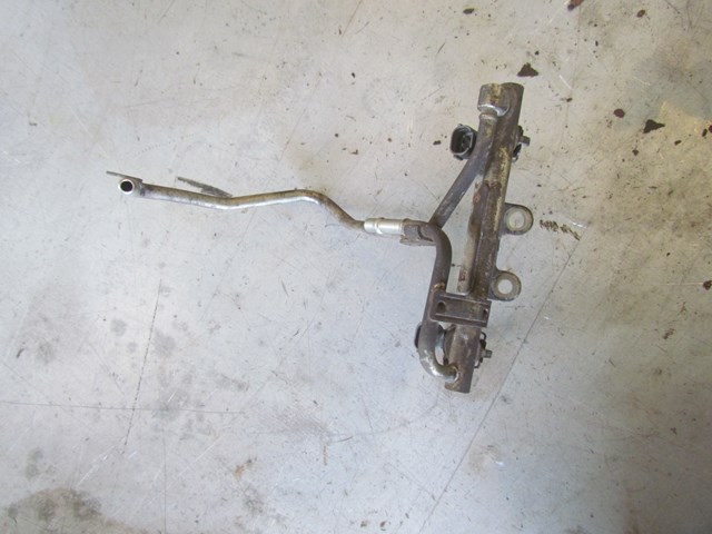 2003 Subaru Baja LH Fuel Rail With Injectors