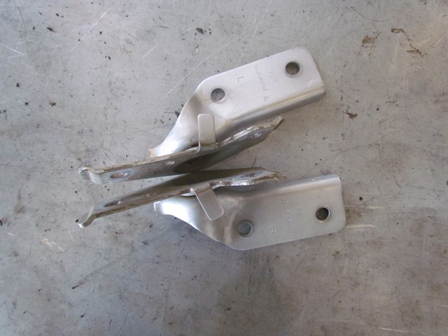 2003 Subaru Baja Tail Gate Hinge Set