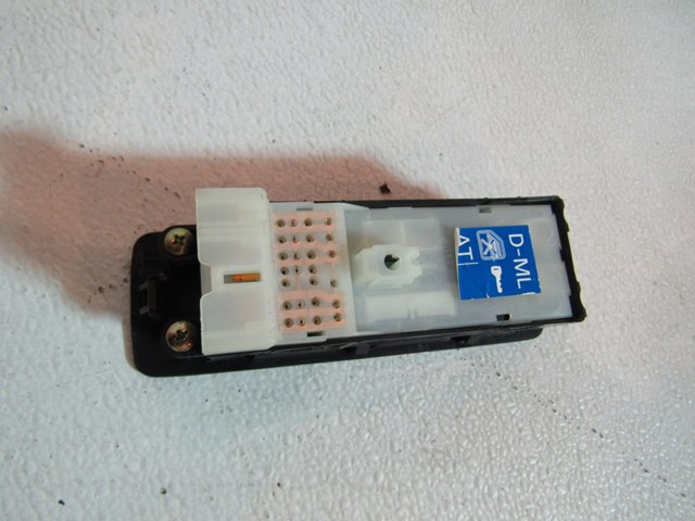 2001 Subaru Forester LH Driver Front Door Switch 