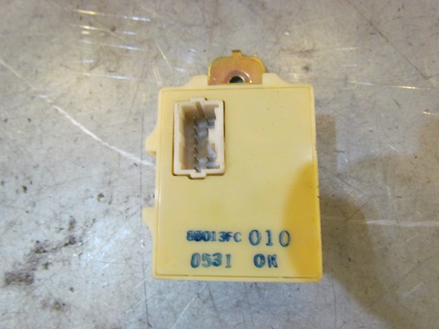 1999 2000 2001 Subaru Forester Key Warning Unit 88013FC010