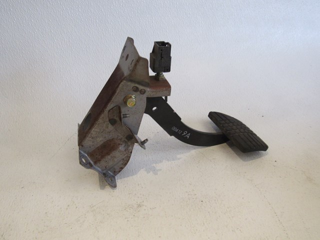 2001 Subaru Forester A/T Brake Pedal