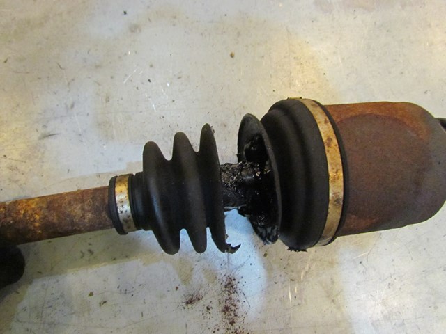 2001 Subaru Forester LH Driver Front Axle Shaft. Needs Boot
