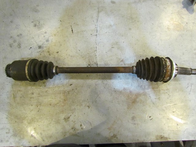 2001 Subaru Forester RH Passenger Front Axle Shaft