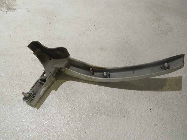 2001 Subaru Forester RH Passenger Rear Dog Leg Moulding