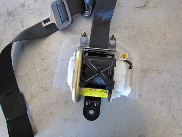 2004 Mazda RX8 RH Passenger Front Seat Belt