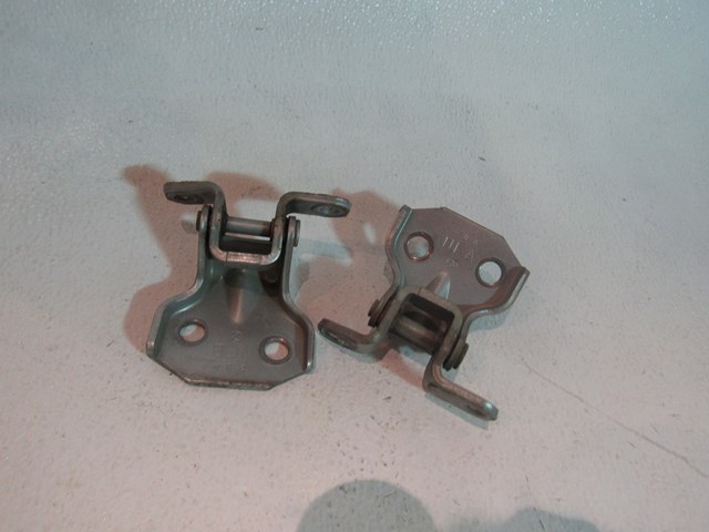 2004 Subaru Forester XT Passenger Front Door Hinges