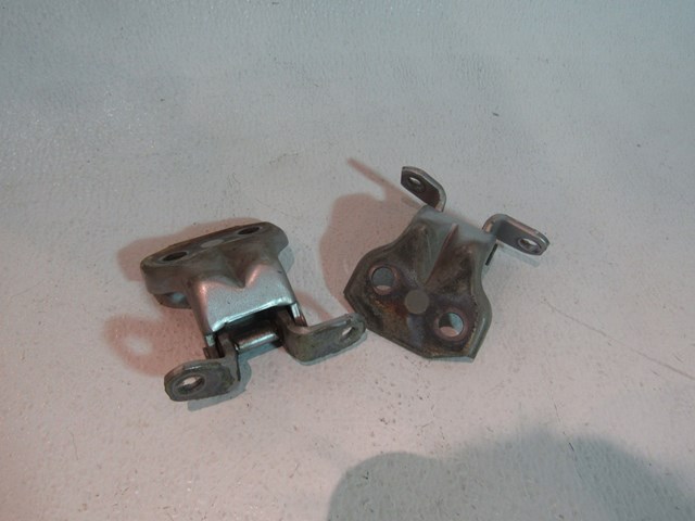 2004 Subaru Forester XT Passenger Front Door Hinges