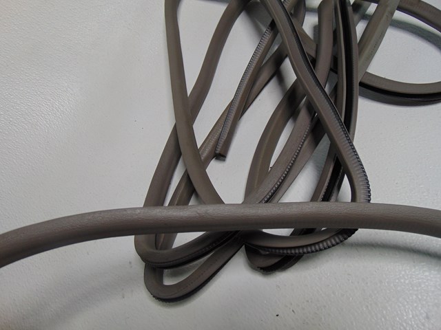 2004 Subaru Forester Upper Door Seam Seal Set