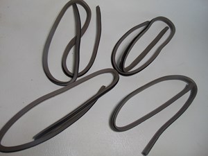 2004 Subaru Forester Upper Door Seam Seal Set