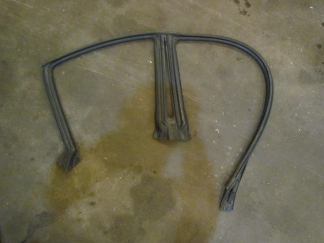 2004 Subaru Forester XT RH Passenger Window Seal 