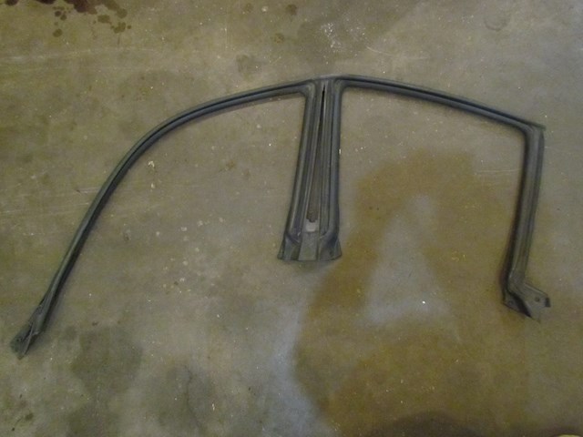 2004 Subaru Forester XT LH Driver Window Seal 