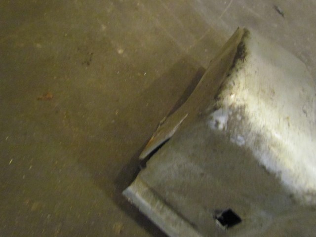 2004 Subaru Forester XT LH Driver Side Skirt. See Pictures. Minor Damage