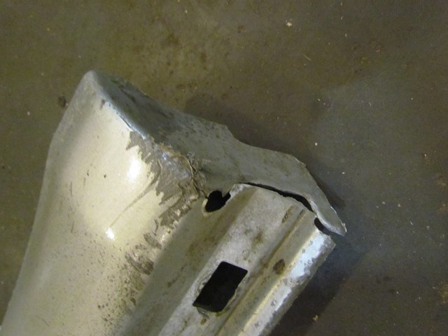 2004 Subaru Forester XT LH Driver Side Skirt. See Pictures. Minor Damage