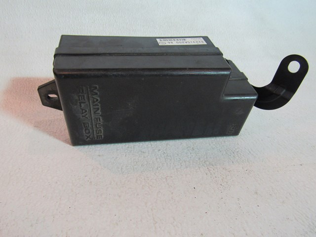 2004 Subaru Forester XT Under Hood Fuse Box 82231SA200