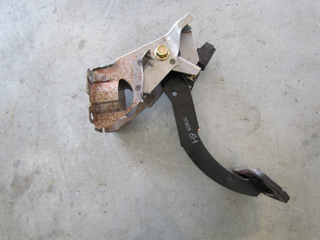 2004 Subaru Forester XT A/T Brake Pedal