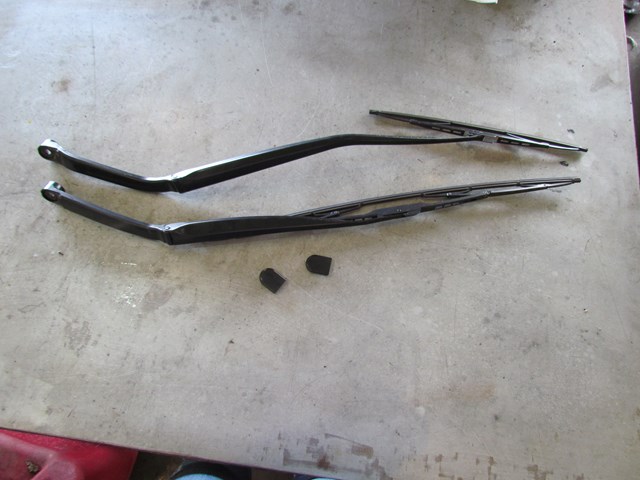2008 Infiniti G35x Wiper Arm Set