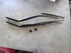 2008 Infiniti G35x Wiper Arm Set