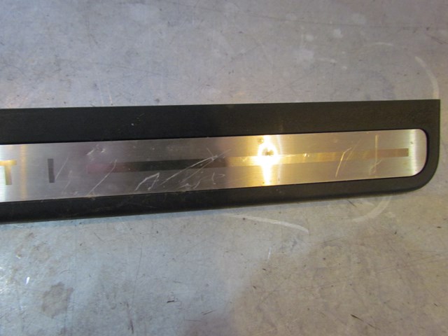 2008 Infiniti G35X Sedan RH Passenger Front Door Sill Kick Plate