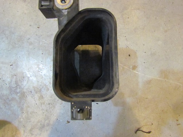 2008 Infiniti G35x RH Passenger Air Intake Duct