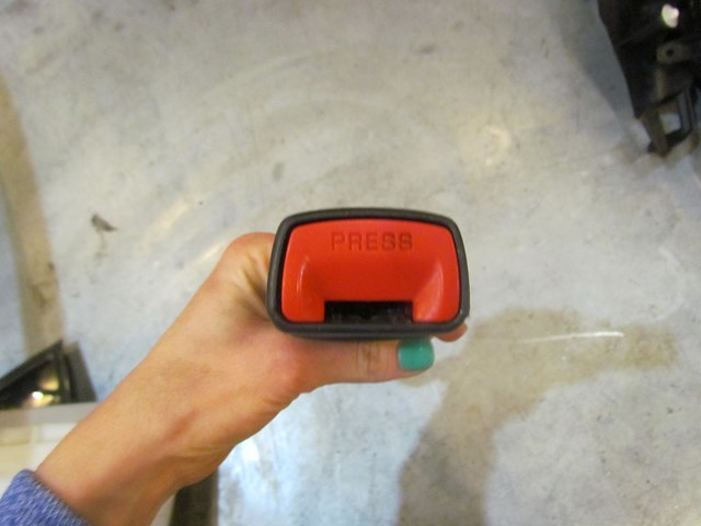 2008 Infiniti G35x Rear RH Passenger Seat Belt Buckle