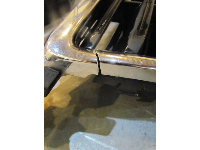 2004 Audi A8L Grille-Read Description