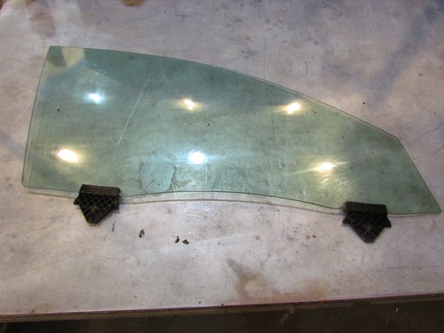 2004 Audi A8L D3 RH Passenger Front Door Glass