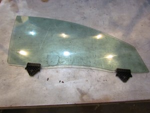 2004 Audi A8L D3 RH Passenger Front Door Glass