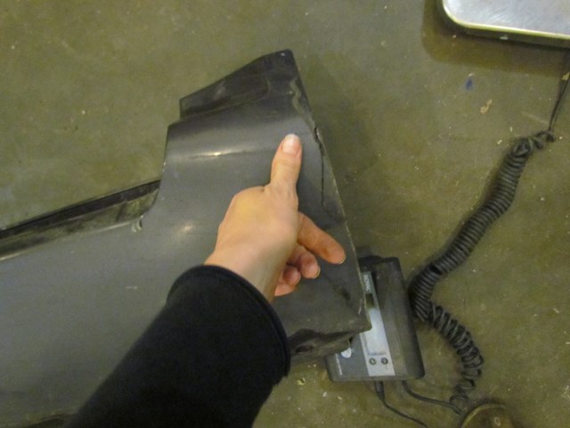 2004 Audi A8L D3 LH Side Skirt 