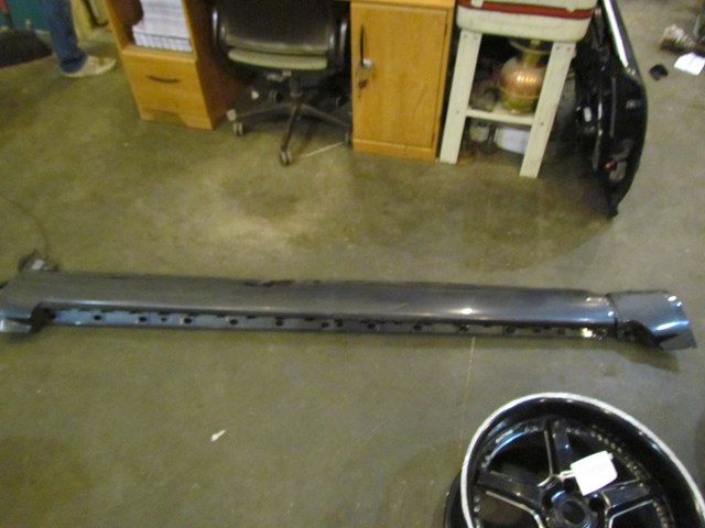2004 Audi A8L D3 LH Side Skirt 