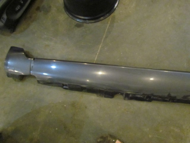 2004 Audi A8L D3 LH Side Skirt 