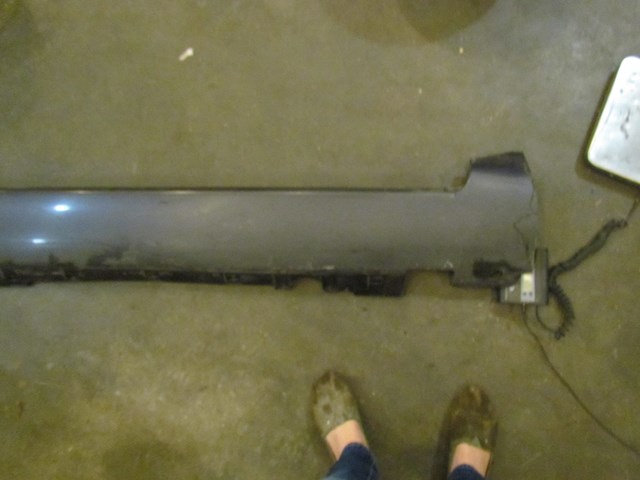 2004 Audi A8L D3 LH Side Skirt 