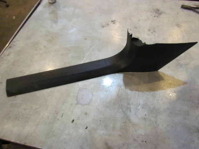 2004 Audi A8L lH Door Sill Kick 4E1 864 613E