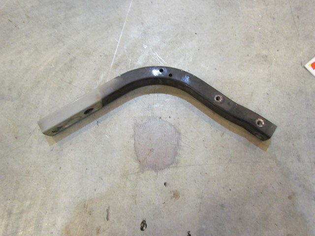2004 Audi A8L D3 Front RH Passenger Bracket