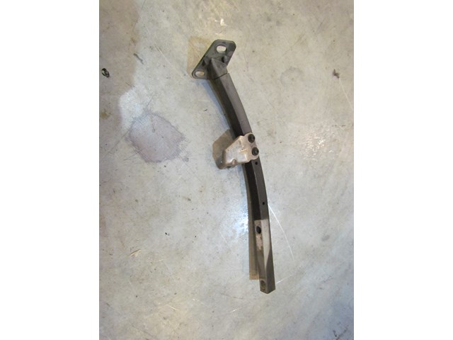 2004 Audi A8L D3 Front RH Passenger Bracket