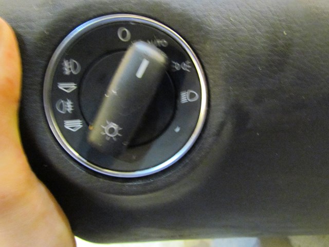 2004 Audi A8L D3 Drivers Knee, Airbag, Ignition w/Key4E1 880 301  