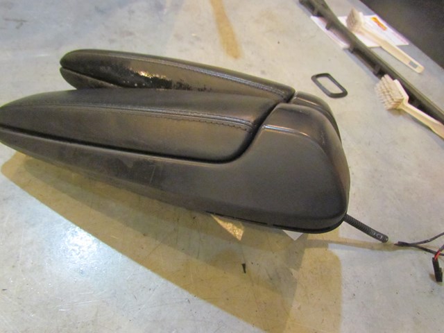 2004 Audi A8L D3 Center Armrest Read Description