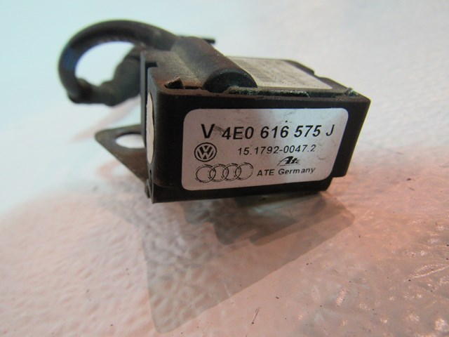 2004 Audi A8L D3 Front Acceleration Sensor 4E0 616 575 J 
