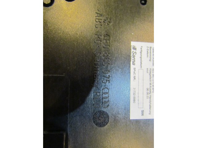 2004 Audi A8L D3 Center Console Phone Connector 4E0 863 075 M