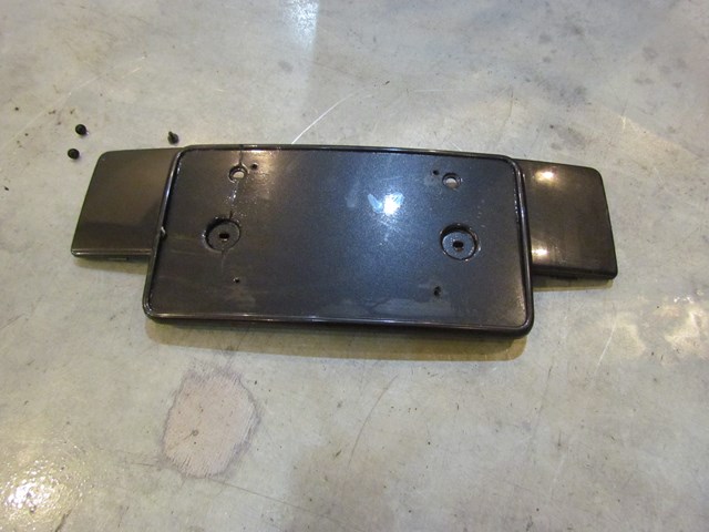 2004 Audi A8L License Plate Bracket 4E0807287-Read Description