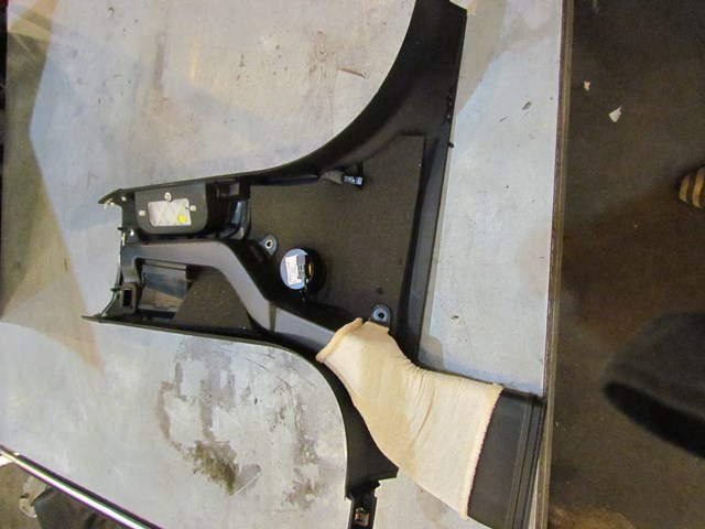 2004 Audi A8L D3 RH Passenger Lower B Pillar Trim 4E0 819 724 c