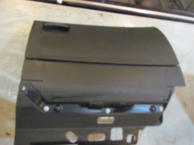 2004 Audi A8L D3 Glove box with Disc Changer