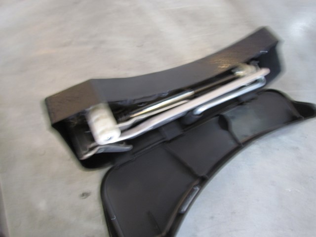 2004 Audi A8L D3 Jack and Tools Kit