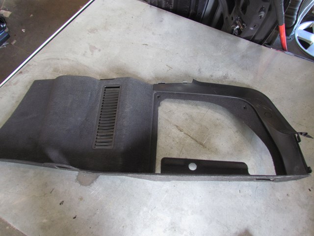 2004 Audi A8L RH Trunk Moulding 4E0 863 880 F 